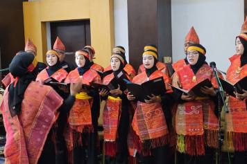 Paduan Suara Unpand Hadirkan Tabola Bale